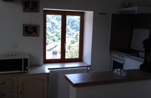 Thiers House | Discover Le Trois Mâts: Family-Friendly with Spa Retreat
