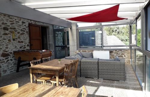 Chataigneraie Cantalienne Bed & Breakfast | Pet-Friendly Getaway at Le Tromp' L'Œil with Breakfast