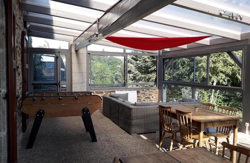 Chataigneraie Cantalienne Bed & Breakfast | Pet-Friendly Getaway at Le Tromp' L'Œil with Breakfast