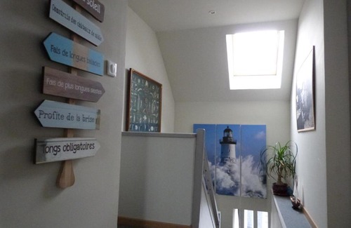 Saint-Guenole House | Convenient Stay at Le Trymen with Breakfast and Accessibility