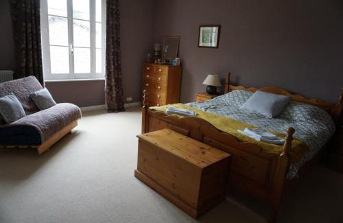 Saint-Yrieix-la-Perche Bed & Breakfast | Discover Le Tulipier de la Serre: Breakfast & Dining Await