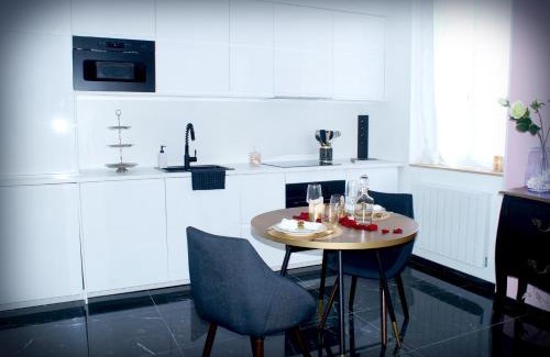 Montchapet Apartment | Relax at Le Vénus: Private Spa, Sauna & High Ratings