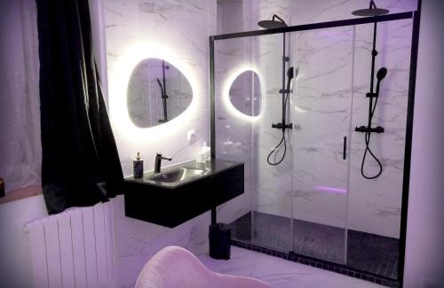 Montchapet Apartment | Relax at Le Vénus: Private Spa, Sauna & High Ratings