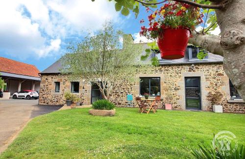 Tremeloir Bed & Breakfast | Discover Comfort at Le Val d'Ic with Pool Amenities