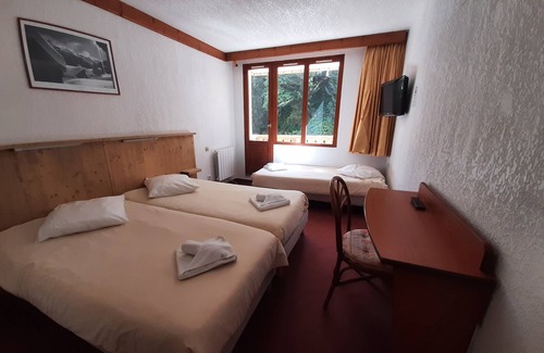 Valfrejus Hotel | Discover Le Valfrejus: Rated 9.2/10 with Family Amenities