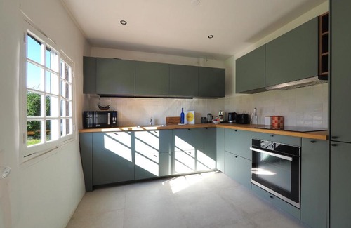 Francheville House | Guest Rated 10/10: Family-Friendly Le Verdoyant Retreat