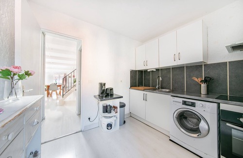 Riez Apartment | Le Verdon - Mountain View Apartment with Spa & Breakfast