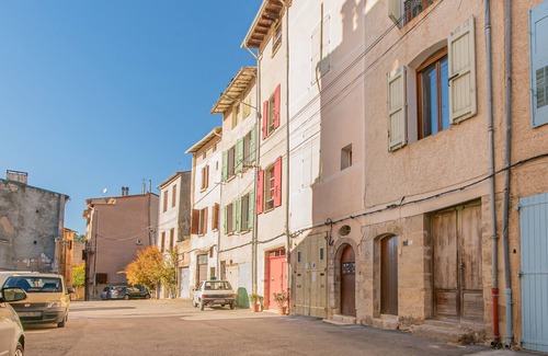 Riez Apartment | Le Verdon - Mountain View Apartment with Spa & Breakfast