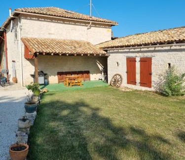 Maire-Levescault Apartment | Relaxing Escape at Le Verger des Noyer with Private Pool