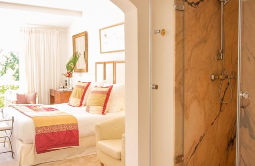 Grimaud Hotel | Discover Le Verger Maelvi: 4-Star Retreat with Pool & Dining