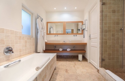 Grimaud Hotel | Discover Le Verger Maelvi: 4-Star Retreat with Pool & Dining