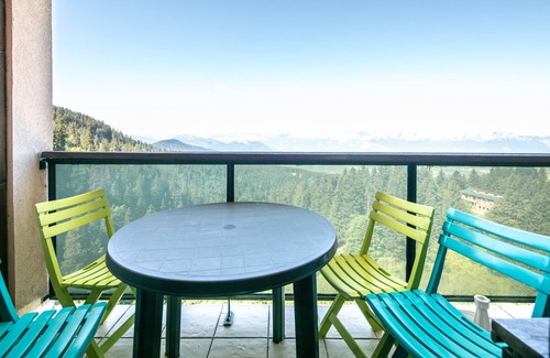 Chamrousse Apartment | Cozy Le Vernon Studio with Mountain Views near Ski Slopes