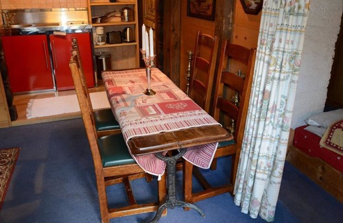 Saanenmöser Apartment | Relaxing Le Vieux Chalet with Spa and Family Amenities