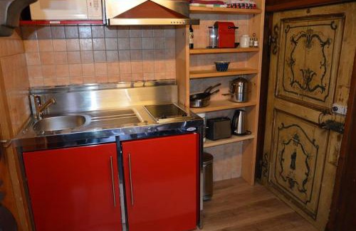 Zweisimmen Nr Gstaad Apartment | Cozy Le Vieux Chalet: Pet-Friendly Retreat for Families