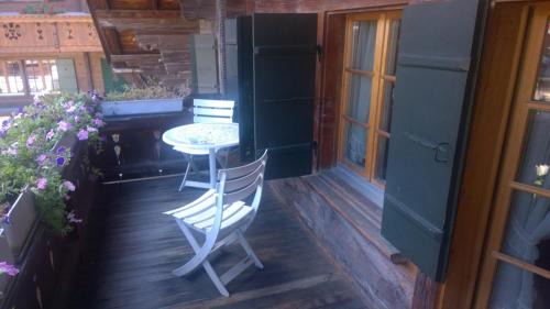 Zweisimmen Nr Gstaad Apartment | Cozy Le Vieux Chalet: Pet-Friendly Retreat for Families