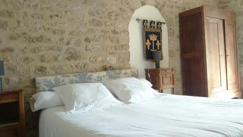 Airvault Bed & Breakfast | Oceanfront Escape at Le Vieux Chateau - Rated 8.9/10