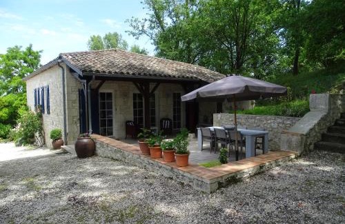 Valeilles House | Relax at Le Vieux Manoir: A Family-Friendly 4-Star Retreat