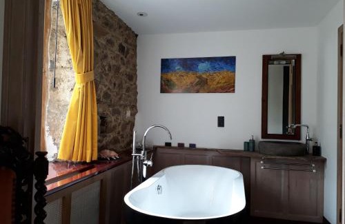 Goudelin Bed & Breakfast | Discover Le Vieux Moulin: Excellent Dining and Relaxation
