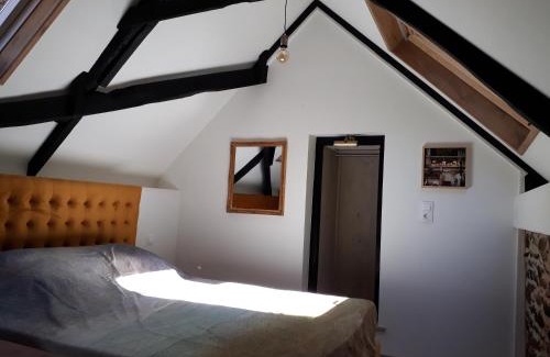 Goudelin Bed & Breakfast | Discover Le Vieux Moulin: Excellent Dining and Relaxation