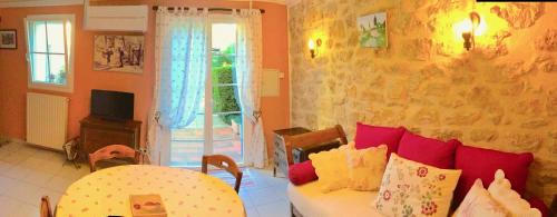 Carpentras House | Exceptional Oceanfront Stay at Le Vieux Pont Hotel