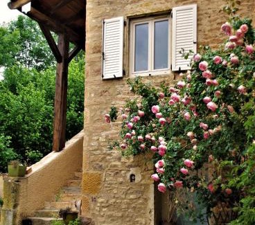 Saint-Julien Bed & Breakfast | Pet-Friendly Getaway at Le Vieux Pont - Rated 9.4/10