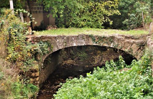 Saint-Julien Bed & Breakfast | Pet-Friendly Getaway at Le Vieux Pont - Rated 9.4/10