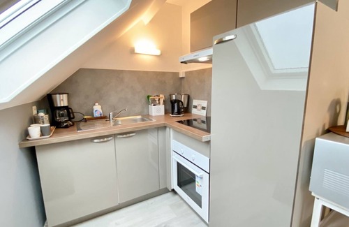 Le Crotoy Apartment | Oceanfront Le Viktoria Apartment with Breakfast & Parking