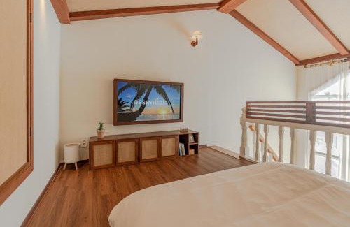 Aewol House | Experience Le Village Aewol G with Oceanfront Pool Bliss