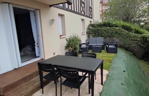 Cabourg Apartment | Oceanfront Retreat: Le VIP Cabourg, Near the Beach