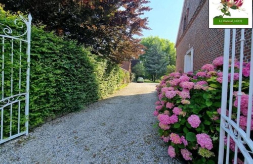 Hecq House | Exceptional Le Vivreuil: Pet-Friendly Family Retreat