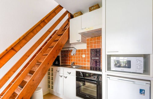 Courseulles-sur-Mer Apartment | Oceanfront Duplex Retreat - Le Voilier, Courseulles sur Mer