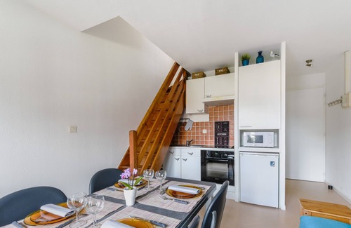 Courseulles-sur-Mer Apartment | Oceanfront Duplex Retreat - Le Voilier, Courseulles sur Mer