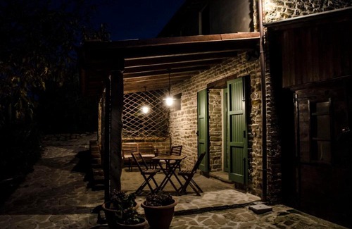 Serra San Quirico Bed & Breakfast | Exceptional Le Voltarelle Bed & Breakfast with Ocean View
