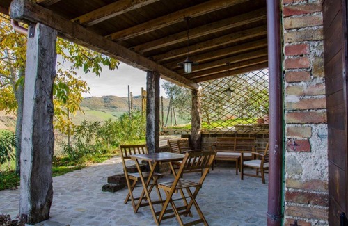 Serra San Quirico Bed & Breakfast | Exceptional Le Voltarelle Bed & Breakfast with Ocean View