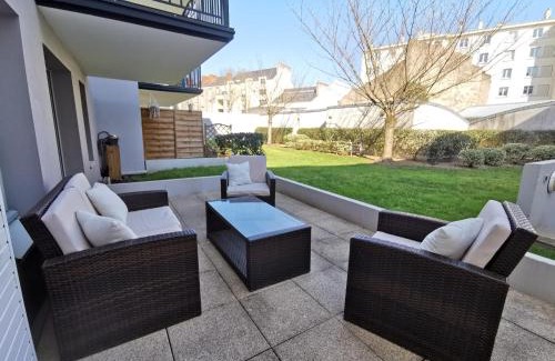 Quai de la Fosse Apartment | Discover Le Voyage de Jade - Family-Friendly Retreat