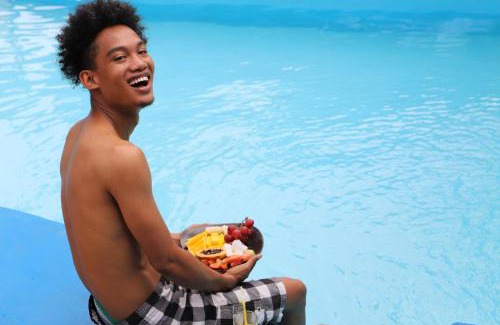 Marcory Hotel | Discover Le Wafou: Poolside Bliss with High Guest Ratings