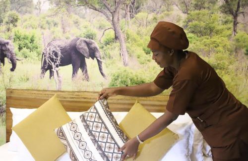 Marcory Hotel | Discover Le Wafou: Poolside Bliss with High Guest Ratings