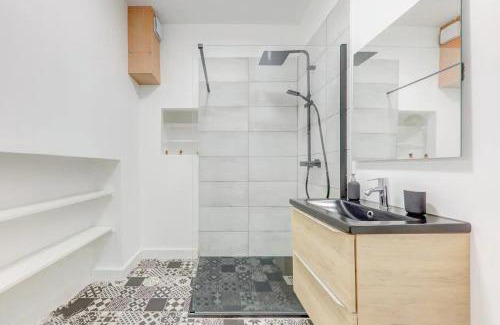Boucle - Gros Caillou Apartment | Pet-Friendly Retreat at Le White Cozy in Croix Rousse