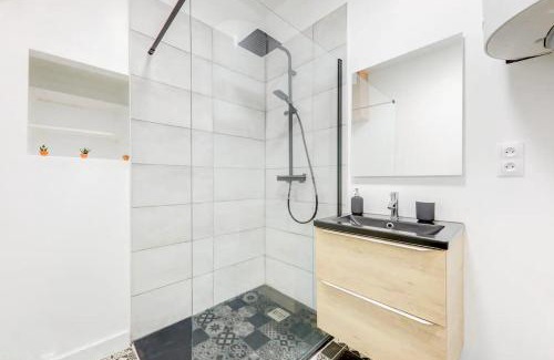 Boucle - Gros Caillou Apartment | Pet-Friendly Retreat at Le White Cozy in Croix Rousse