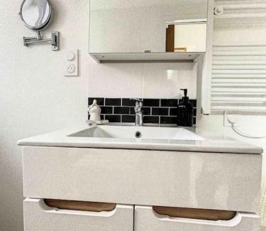 Faubourg Sud Apartment | Cozy Getaway at Le Wilson - Pet and Child Friendly!