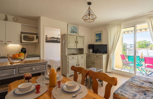 Pontaillac Apartment | Oceanfront Retreat at Le Yachting by Interhome