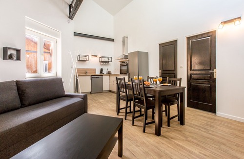 Tourcoing Apartment | Relaxing Retreat at Le Zen with Massage Chair & Kitchen