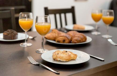 Tourcoing Apartment | Relax at Le ZEN: Family & Pet Friendly Retreat Awaits