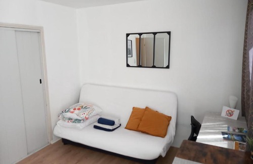 Tarbes Apartment | Discover Le Zen: Fully Equipped Studio in City Center