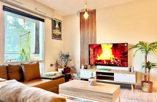 Fontaine-Bayonne-Cartoucherie Apartment | Discover Le Zenith: Bright & Welcoming Stay with Pets Allowed