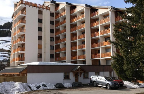 Les Deux Alpes Apartment | Refurbished Apartment with Mountain Views Near Slopes