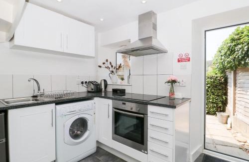 Eype House | Welcoming Lea Cottage: 4-Star Pet and Child Friendly Retreat
