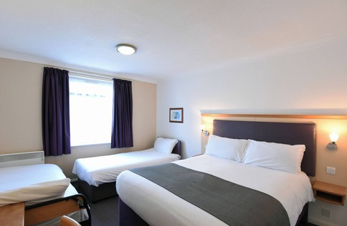 Whitestake Hotel | Lea Gate: Family-Friendly Stay with On-Site Dining