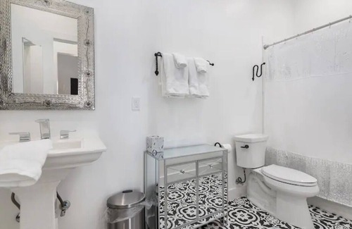 Mason Apartment | Top Rated Lea Lou Lodge with Kitchen & Pet-Friendly Perks
