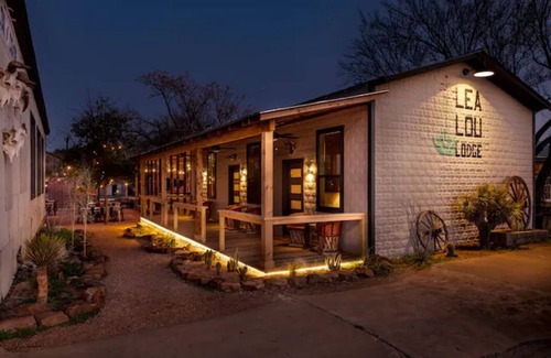 Mason Apartment | Top Rated Lea Lou Lodge with Kitchen & Pet-Friendly Perks